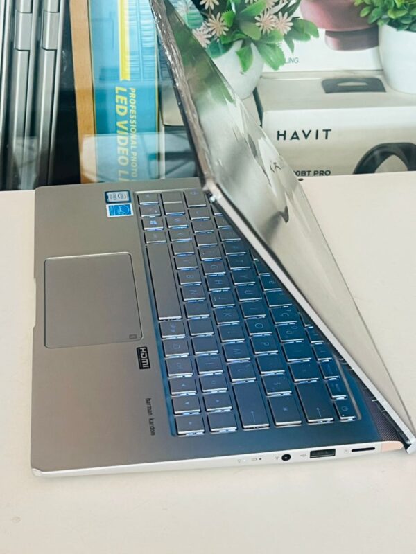 ASUSTek ZenBook UX333F